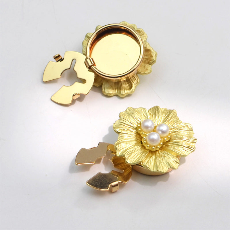 🌸 Clip cubrebotones con perlas y flores