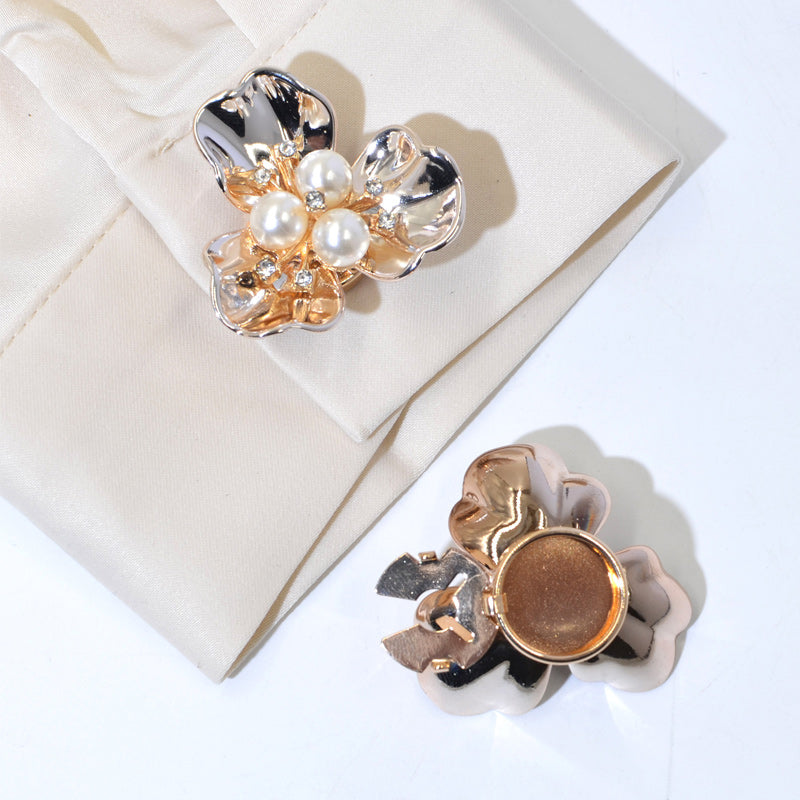 🌸 Clip cubrebotones con perlas y flores