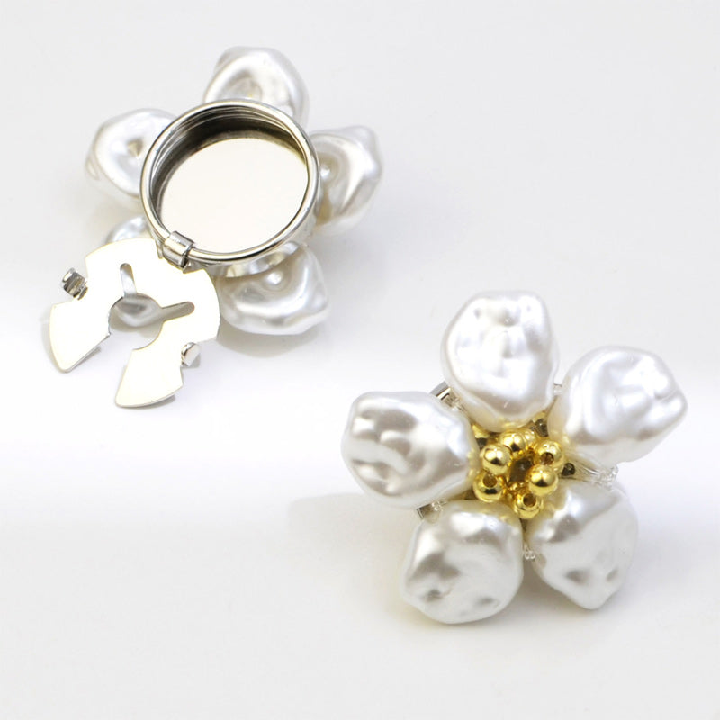 🌸 Clip cubrebotones con perlas y flores